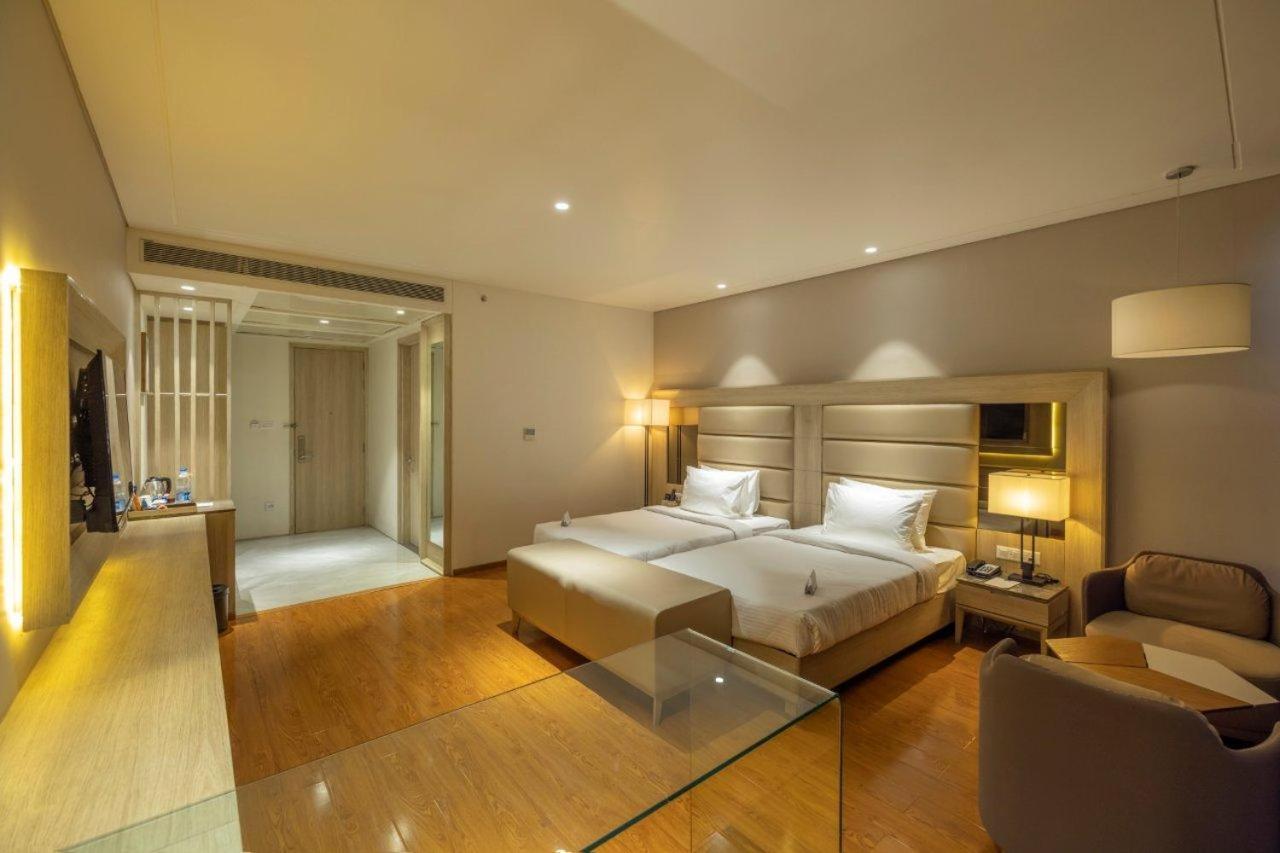 Sarovar Portico Morbi Exterior foto