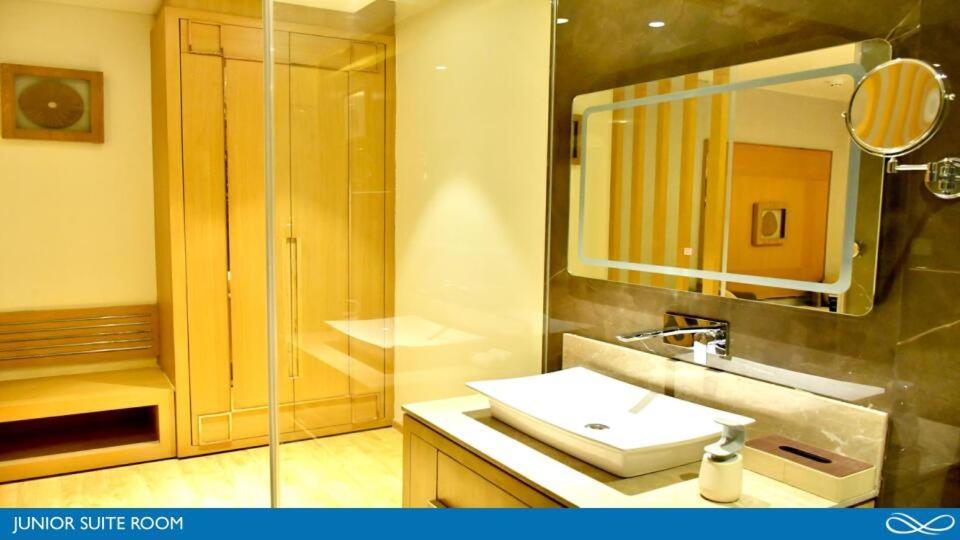 Sarovar Portico Morbi Exterior foto