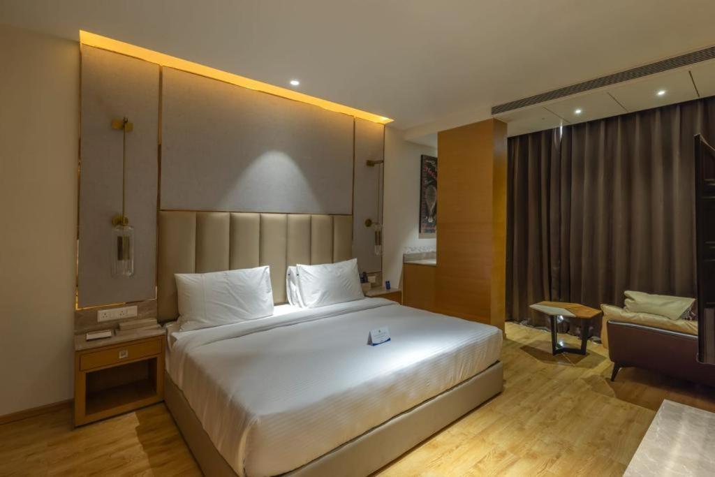 Sarovar Portico Morbi Exterior foto